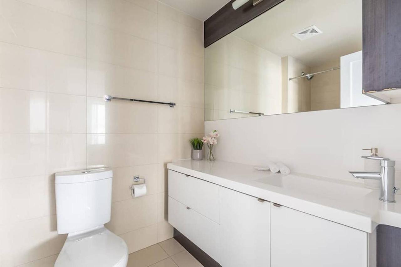 Stunning Views Of Downtown - Luxury High Rise With King Bed! Villa Toronto Buitenkant foto